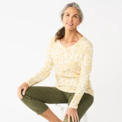 Petite Croft & Barrow® Essential Long-Sleeve V-Neck Top